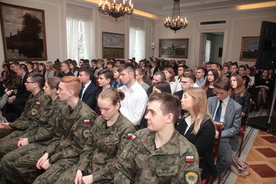 Finał pierwszej edycji projektu edukacyjnego „Łączka oraz inne miejsca poszukiwań" w Belwederze. Fot. Piotr Życieński (IPN)
