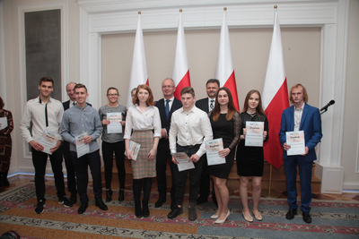 Finał pierwszej edycji projektu edukacyjnego „Łączka oraz inne miejsca poszukiwań" w Belwederze. Fot. Piotr Życieński (IPN)