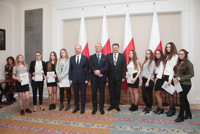 Finał pierwszej edycji projektu edukacyjnego „Łączka oraz inne miejsca poszukiwań" w Belwederze. Fot. Piotr Życieński (IPN)