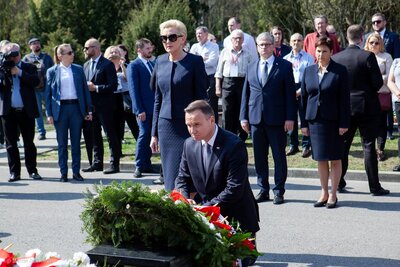 Złożenie kwiatów na grobie ś.p. Janusza Krupskiego na Powązkach Wojskowych  w Warszawie. Fot. Marcin Jurkiewicz