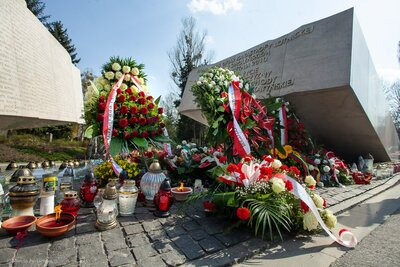 Złożenie kwiatów na grobie ś.p. Janusza Krupskiego na Powązkach Wojskowych  w Warszawie. Fot. Marcin Jurkiewicz