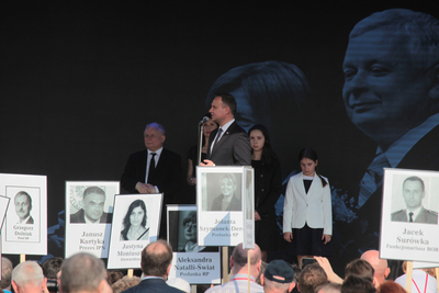 Odsłonięcie pomnika ku czci ofiar katastrofy smoleńskiej – 10 kwietnia 2018. Fot. Piotr Życieński (IPN)