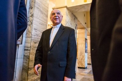 Przed spektaklem „Popiełuszko” w Teatrze Nowym w Zabrzu – 17 kwietnia 2018. Fot. Sławek Kasper (IPN)