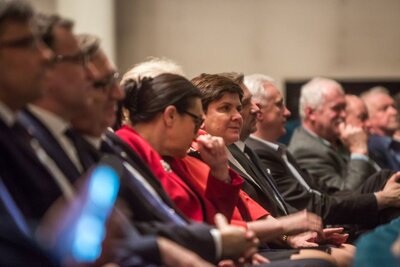 Przed spektaklem „Popiełuszko” w Teatrze Nowym w Zabrzu – 17 kwietnia 2018. Fot. Sławek Kasper (IPN)