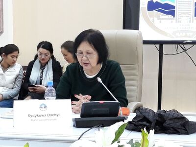 Podczas konferencji dr Bachyt Sydykowa przedstawiła postać marszałka Piłsudskiego. Fot. Katarzyna Ratajczak-Sowa (IPN)