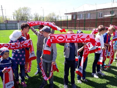 Otwarcie boiska piłkarskiego w Kapszagaju. Fot. Katarzyna Ratajczak-Sowa (IPN)