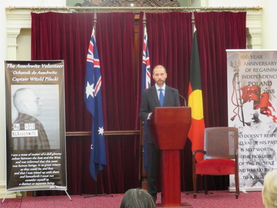 Otwarcie wystaw IPN w Parlamencie Stanu Wiktoria w Melbourne. Na zdj. Ambasador Michał Kołodziejski
