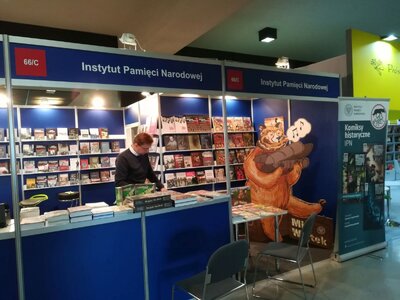 Stoisko IPN podczas 9. Warszawskich Targów Książki – Warszawa, 17–20 maja 2018