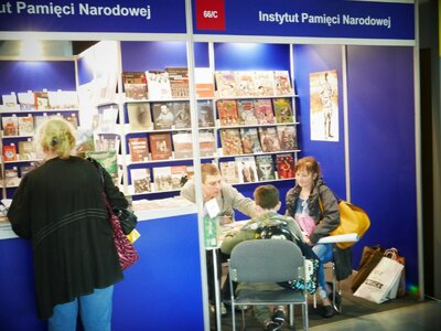 Stoisko IPN podczas 9. Warszawskich Targów Książki – Warszawa, 17–20 maja 2018