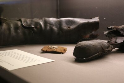 Można było także zobaczyć przedmioty wydobyte przez pracowników IPN z dołów śmierci