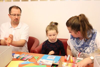 Najmłodsi uczestnicy Nocy Muzeów rysowali kartki z życzeniami dla Polski z okazji 100-lecia niepodległości