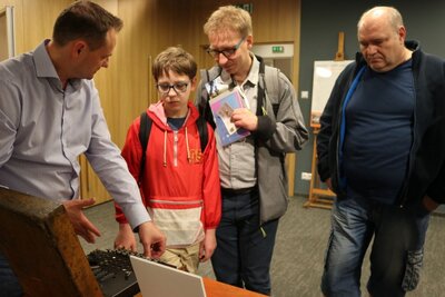 Największym zainteresowaniem cieszyły się dwa autentyczne egzemplarze Enigmy – niemieckiej maszyny szyfrującej, której kod złamali polscy matematycy