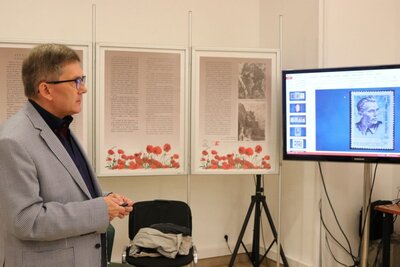 Listy i znaczki pocztowe, związane z początkiem państwowości po uzyskaniu Niepodległości, zostały zaprezentowane na wystawie 100 eksponatów na 100-lecie Niepodległości