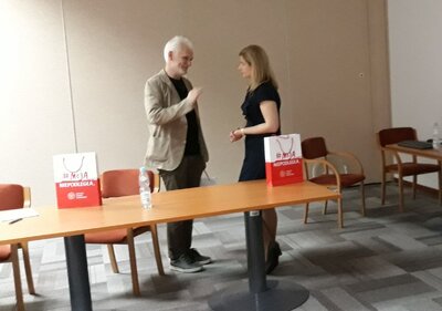 Alaksandr Wiktarawicz Bialacki - białoruski działacz społeczny, polityk i obrońca praw człowieka; dyrektor Centrum Obrony Praw Człowieka „Wiosna”, wiceprzewodniczący Międzynarodowej Federacji Praw Człowieka, honorowy obywatel miasta Genui, dwukrotnie nominowany do Pokojowej Nagrody Nobla