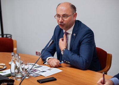 Spotkanie bułgarskich dziennikarzy i historyków z wiceprezesem IPN dr. Mateuszem Szpytmą – Warszawa, 23 maja 2018. Fot. Marcin Jurkiewicz (IPN)