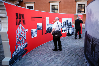 Otwarcie wystawy „Powstała, by żyć” na Dziedzińcu Wielkim Zamku Królewskiego w Warszawie – 29 maja 2018. Fot. Sławek Kasper (IPN)
