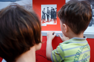Otwarcie wystawy „Powstała, by żyć” na Dziedzińcu Wielkim Zamku Królewskiego w Warszawie – 29 maja 2018. Fot. Sławek Kasper (IPN)