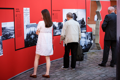 Otwarcie wystawy „Powstała, by żyć” na Dziedzińcu Wielkim Zamku Królewskiego w Warszawie – 29 maja 2018. Fot. Sławek Kasper (IPN)