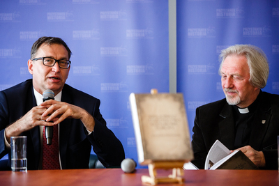 Prezentacja księgi pamiątkowej z okazji 60. urodzin ks. prof. Józefa Mareckiego – Warszawa, 4 czerwca 2018. Fot. Sławek Kasper (IPN)