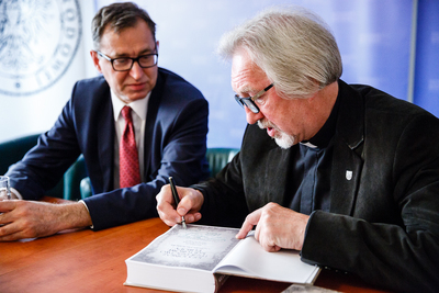 Prezentacja księgi pamiątkowej z okazji 60. urodzin ks. prof. Józefa Mareckiego – Warszawa, 4 czerwca 2018. Fot. Sławek Kasper (IPN)