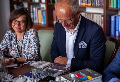 Spotkanie wiceprezesa IPN Krzysztofa Szwagrzyka z prezydentem Światowego Kongresu Ukraińców Eugenem Czolijem – Warszawa, 5 czerwca 2018. Fot. Marcin Jurkiewicz (IPN)