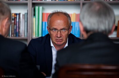 Spotkanie wiceprezesa IPN Krzysztofa Szwagrzyka z prezydentem Światowego Kongresu Ukraińców Eugenem Czolijem – Warszawa, 5 czerwca 2018. Fot. Marcin Jurkiewicz (IPN)