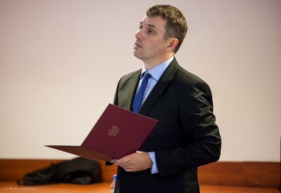 Rzecznik IPN Adam Przegaliński podczas konferencji prasowej prezentującej nowy portal IPN „Solidarność Walcząca w dokumentach”. Fot. Marcin Jurkiewicz (IPN)