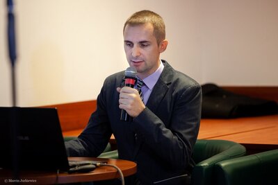 Marek Dąbrowski z AIPN podczas konferencji prasowej prezentującej nowy portal IPN „Solidarność Walcząca w dokumentach”. Fot. Marcin Jurkiewicz (IPN)