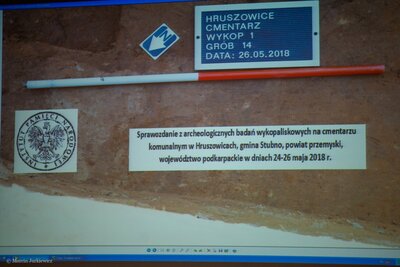 Konferencja prasowa dot. wyników prac archeologicznych Biura Poszukiwań i Identyfikacji IPN przeprowadzonych na cmentarzu w Hruszowicach – 14 czerwca 2018. Fot. Marcin Jurkiewicz (IPN)