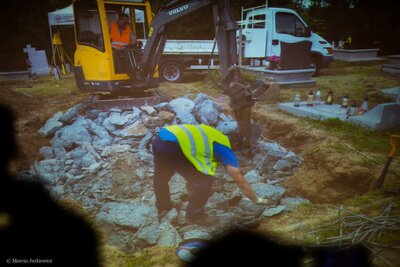 Konferencja prasowa dot. wyników prac archeologicznych Biura Poszukiwań i Identyfikacji IPN przeprowadzonych na cmentarzu w Hruszowicach – 14 czerwca 2018. Fot. Marcin Jurkiewicz (IPN)