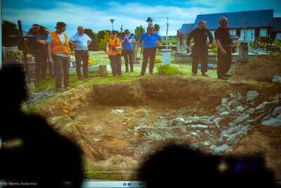 Konferencja prasowa dot. wyników prac archeologicznych Biura Poszukiwań i Identyfikacji IPN przeprowadzonych na cmentarzu w Hruszowicach – 14 czerwca 2018. Fot. Marcin Jurkiewicz (IPN)