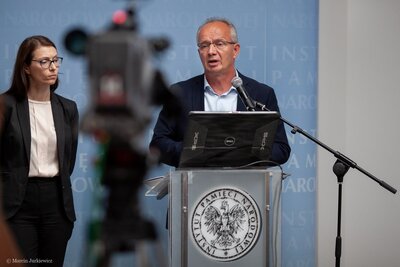 Konferencja prasowa dot. wyników prac archeologicznych Biura Poszukiwań i Identyfikacji IPN przeprowadzonych na cmentarzu w Hruszowicach – 14 czerwca 2018. Fot. Marcin Jurkiewicz (IPN)