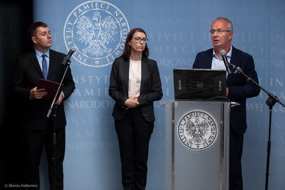 Konferencja prasowa dot. wyników prac archeologicznych Biura Poszukiwań i Identyfikacji IPN przeprowadzonych na cmentarzu w Hruszowicach – 14 czerwca 2018. Fot. Marcin Jurkiewicz (IPN)