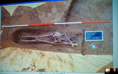 Konferencja prasowa dot. wyników prac archeologicznych Biura Poszukiwań i Identyfikacji IPN przeprowadzonych na cmentarzu w Hruszowicach – 14 czerwca 2018. Fot. Marcin Jurkiewicz (IPN)