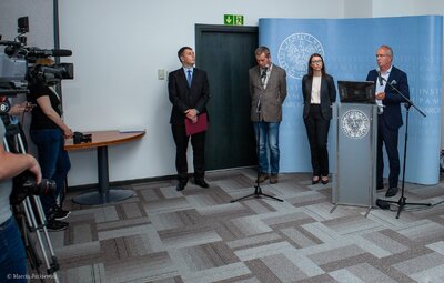 Konferencja prasowa dot. wyników prac archeologicznych Biura Poszukiwań i Identyfikacji IPN przeprowadzonych na cmentarzu w Hruszowicach – 14 czerwca 2018. Fot. Marcin Jurkiewicz (IPN)