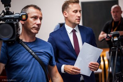 Konferencja prasowa dot. wyników prac archeologicznych Biura Poszukiwań i Identyfikacji IPN przeprowadzonych na cmentarzu w Hruszowicach – 14 czerwca 2018. Fot. Marcin Jurkiewicz (IPN)