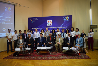 Uczestnicy II Letniej Szkoły Archiwistów Wspólnoty Niepodległych Państw.