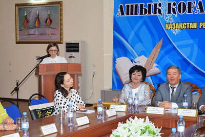 Wykład dyr. Marzeny Kruk na sesji naukowej w Turkiestanie.