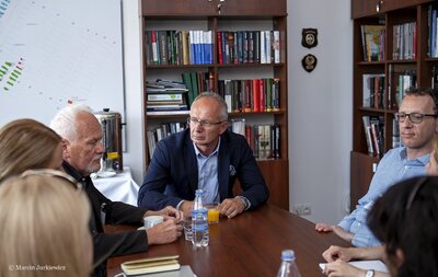 Spotkanie przedstawicieli Stowarzyszenia Żydów Australijskich i ich Potomków z wiceprezesem IPN Krzysztofem Szwagrzykiem – 20 czerwca 2018. Fot. Marcin Jurkiewicz (IPN)