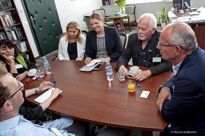 Spotkanie przedstawicieli Stowarzyszenia Żydów Australijskich i ich Potomków z wiceprezesem IPN Krzysztofem Szwagrzykiem – 20 czerwca 2018. Fot. Marcin Jurkiewicz (IPN)