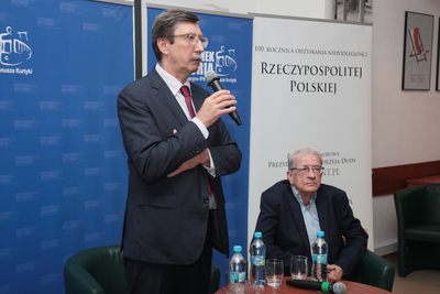 Prof. Jan Żaryn i prof. Wojciech Roszkowski. Spotkanie z cyklu „Od niepodległości do niepodległości” – Warszawa, 26 czerwca 2018. Fot. Piotr Życieński (IPN)