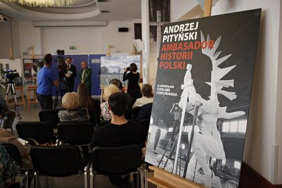 Wernisaż wystawy „Andrzej Pityński – ambasador historii Polski w obiektywie Czesława Czaplińskiego. Fot. Jan Dubiel (IPN)