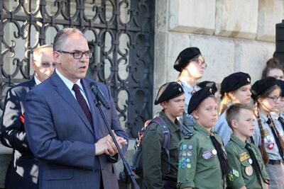 Po nabożeństwie o wielkich zasługach gen. Sikorskiego mówił do zebranych m.in. dr Maciej Korkuć z Oddziału IPN w Krakowie.