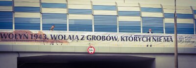 Banner IPN przy Skwerze Wołyńskim [fot. B. Nowak, BUWiM IPN]