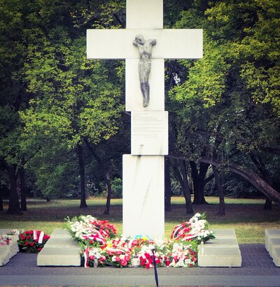 Pomnik Ofiar Ludobójstwa dokonanego przez nacjonalistów ukraińskich na obywatelach Rzeczpospolitej Polskiej na terenie województw południowo-wschodnich w latach 1942-1947 [fot. B. Nowak, BUWiM IPN]