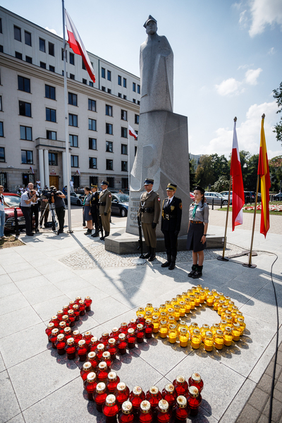 Uroczystości pod pomnikiem gen. Stefana Roweckiego „Grota”. 1 sierpnia 2018.  Fot. Sławek Kasper (IPN)