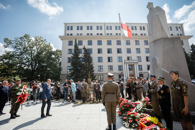 Uroczystości pod pomnikiem gen. Stefana Roweckiego „Grota”. Fot. Sławek Kasper (IPN)