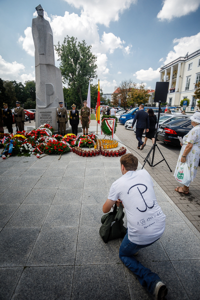 Uroczystości pod pomnikiem gen. Stefana Roweckiego „Grota”. 1 sierpnia 2018. Fot. Sławek Kasper (IPN)