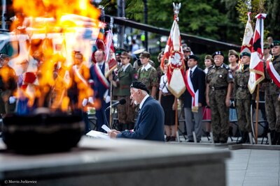 Uroczystości przy Pomniku Polskiego Państwa Podziemnego i Armii Krajowej. Fot. Marcin Jurkiewicz (IPN)