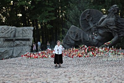 Uroczystości na Cmentarzu Powstańców Warszawy na Woli, przy Pomniku „Polegli–Niepokonani” z udziałem wiceprezesa IPN Jana Bastera. 1 sierpnia 2018. Fot. Jan Dubiel (IPN)